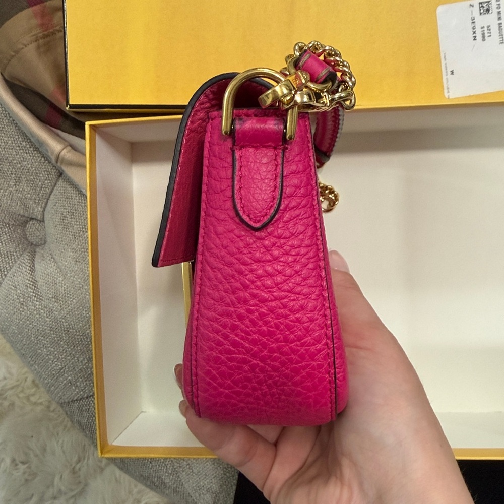 Fuschia Fendi Baguette mini pre owned, great condition - Picture 5 of 6